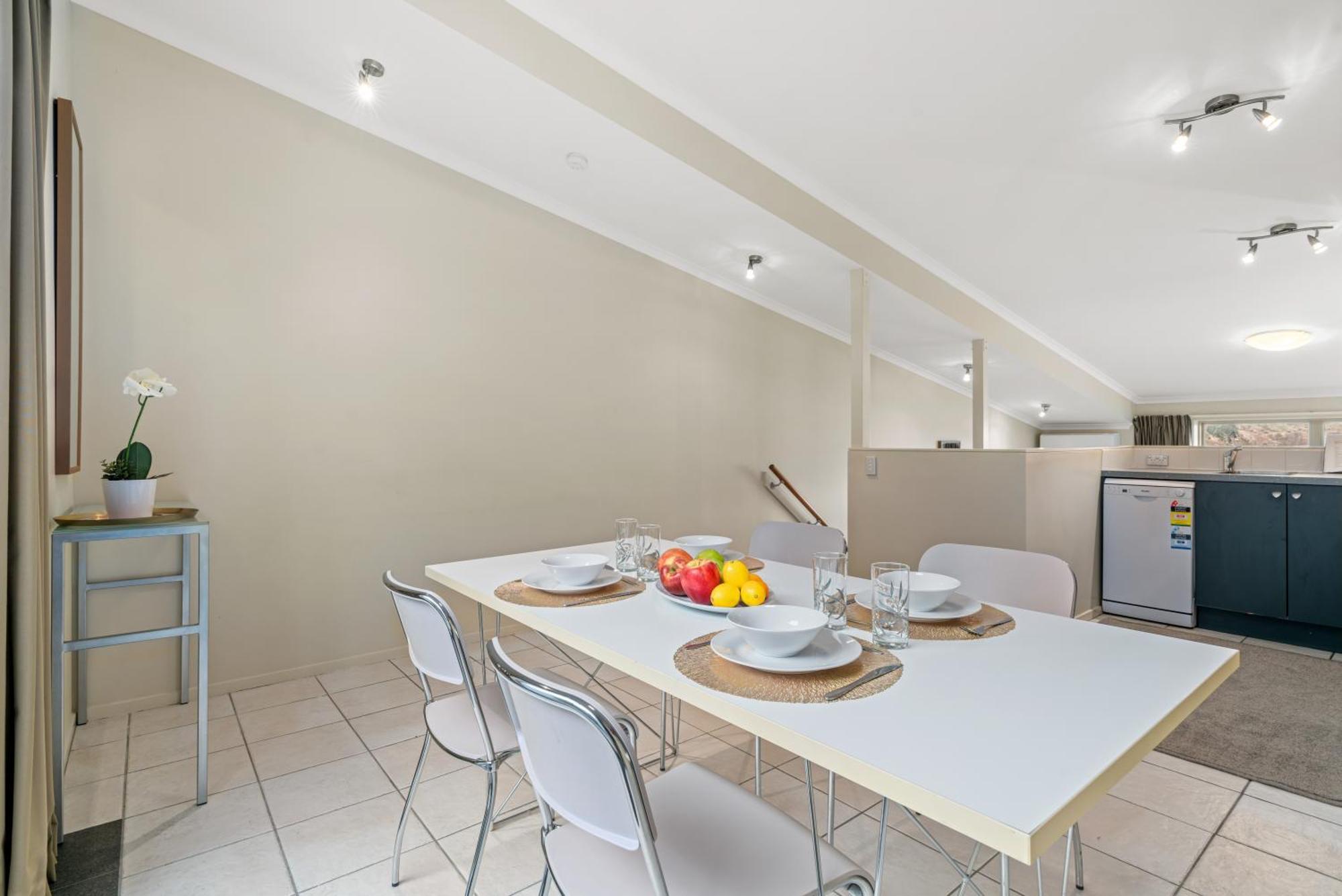 2-Bedroom Apartment With Lake & Mountain View - Beechwood Queenstown Exterior photo