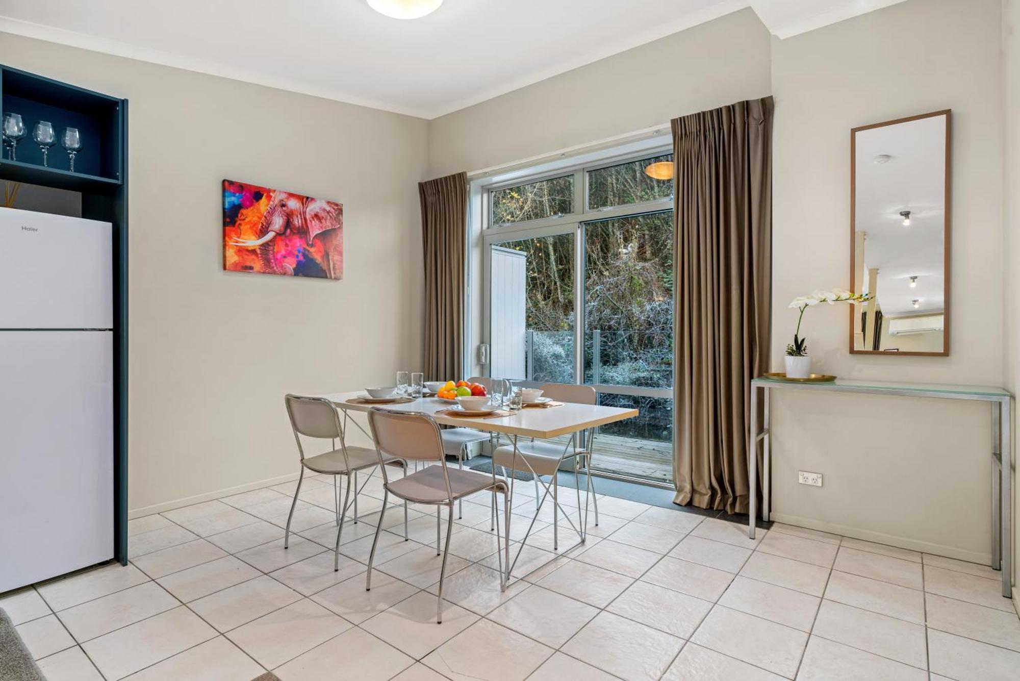 2-Bedroom Apartment With Lake & Mountain View - Beechwood Queenstown Exterior photo